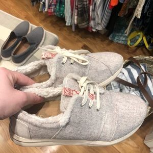 Toms tennis shoes